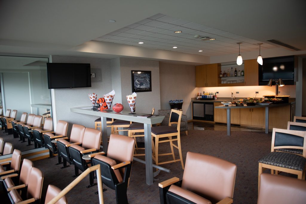 green bay packers suite tickets